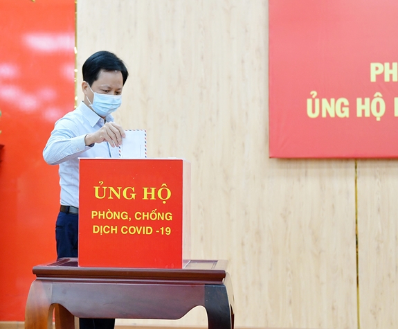 Chủ tịch HĐQT BSR Nguyễn Văn Hội tham gia đóng góp ủng hộ Quỹ phòng, chống dịch Covid-19 tỉnh Quảng Ngãi.
